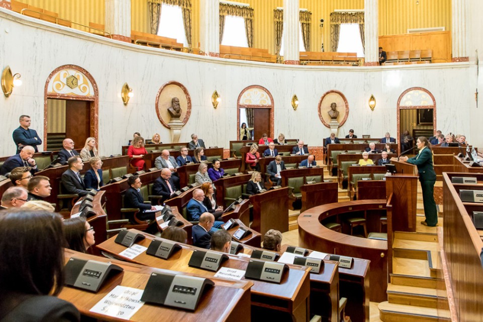 Województwo dodaje, miasto ujmuje