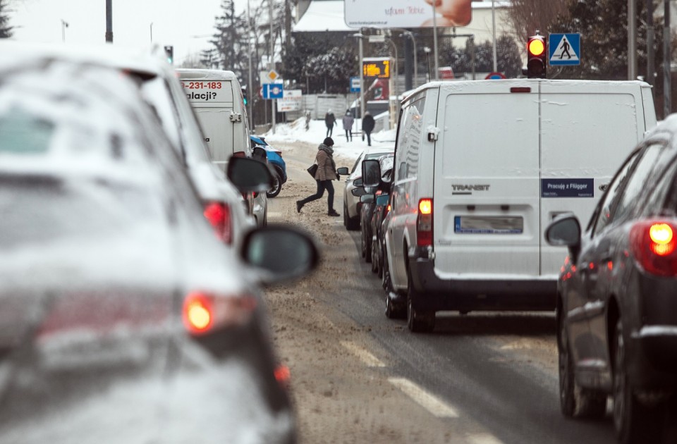 Warunki na jezdniach w Bielsku-Białej i prognoza dla kierowców