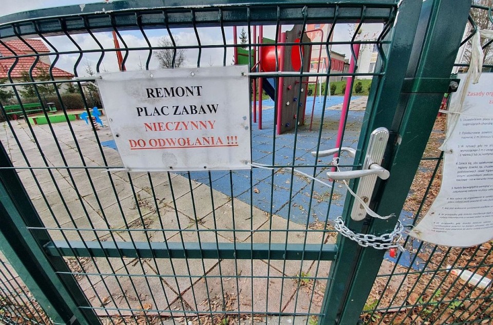 Wiosenne porządki na placach zabaw i boiskach
