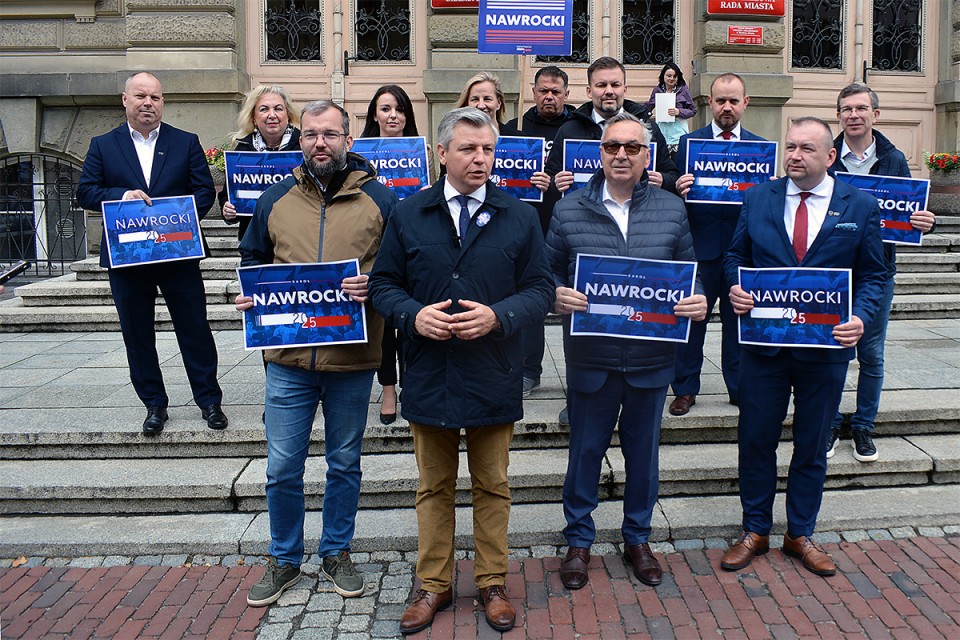 Polityczne deklaracje na schodach bielskiego Ratusza