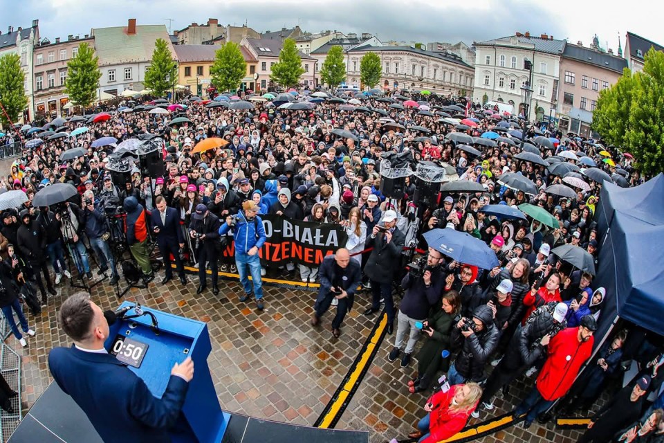 Deszczowy meeting Sławomira Mentzena