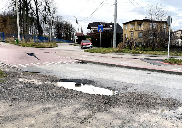 Miasto ignoruje sygnały bielszczan? Mieszkaniec narzeka na system zgloszeniabb.pl