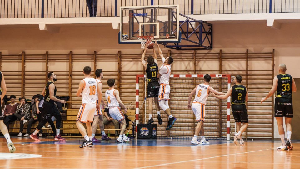 Zwycięstwem zakończyli rok koszykarze Basket Hills