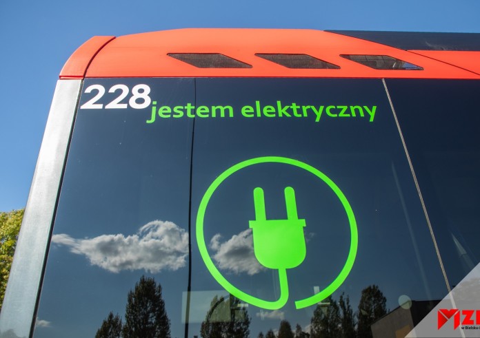 Nowe autobusy: powiat z lekkim opóźnieniem,  miasto ogłasza przetarg