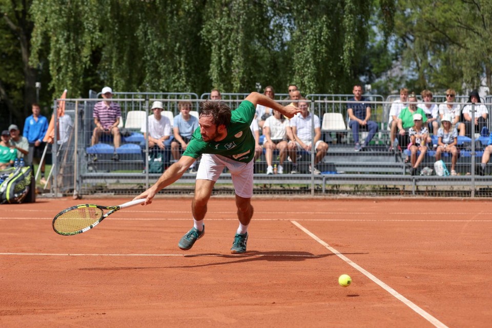 Sportowy weekend: ligowe zmagania piłkarzy i zawodowi tenisiści w Komorowicach