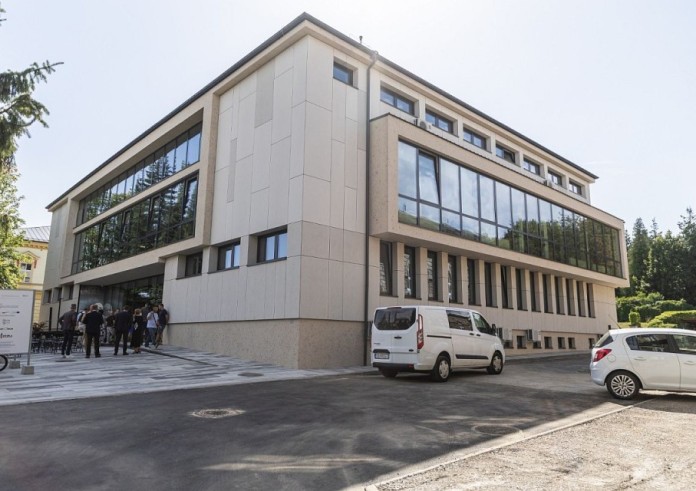 Książnica Beskidzka zamknięta