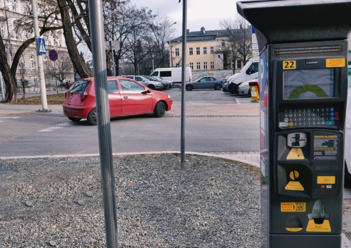 Od 1 grudnia br. kierowcy korzystający ze Strefy Płatnego Parkowania w Bielsku‑Białej nie mogą opłacać postoju przy pomocą płatności mPay.
