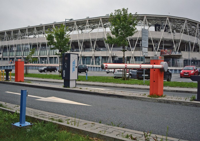 Problemy na miejskich parkingach:  wina systemu czy kierowców?