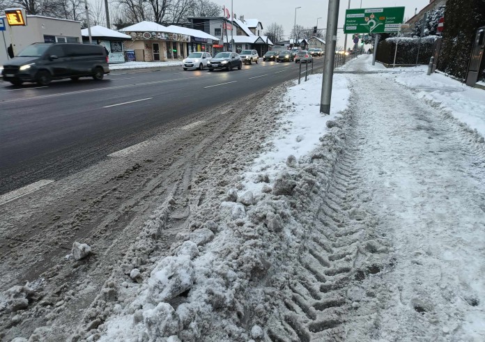 Zima w mieście, czyli jezdnie – dobrze, przejścia dla pieszych – źle [ZDJĘCIA]