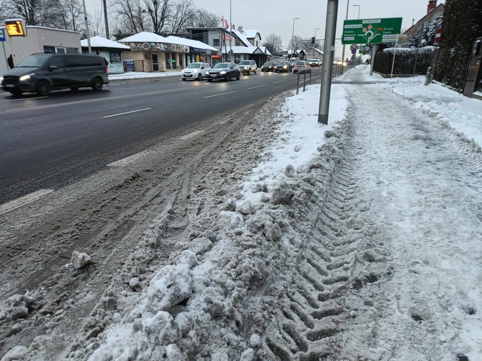 Zima w mieście, czyli jezdnie – dobrze, przejścia dla pieszych – źle [ZDJĘCIA]