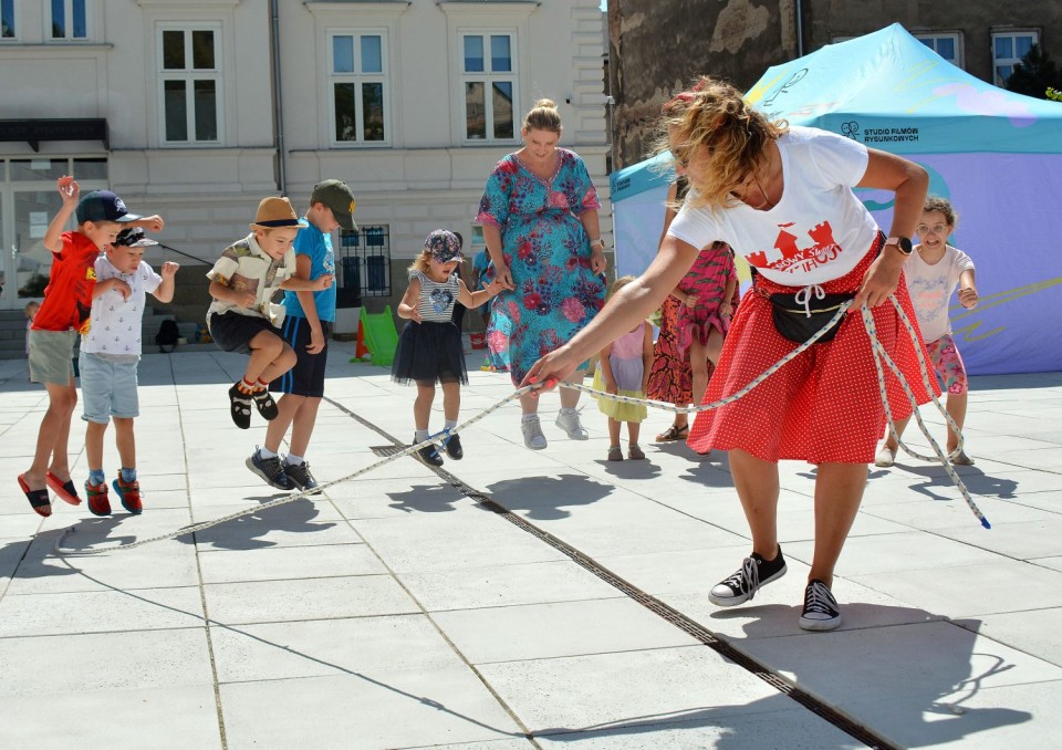 Zabawa jak za dawnych lat, czyli wakacje na trzepaku w OKO [zdjęcia]