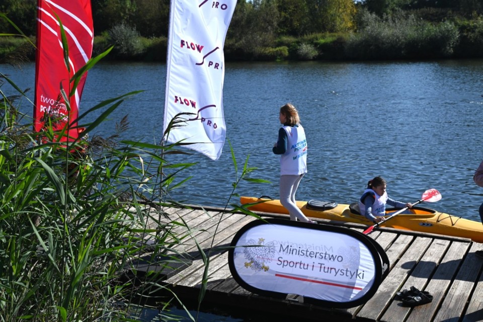 Kajakarskie aktywności w malowniczych okolicznościach