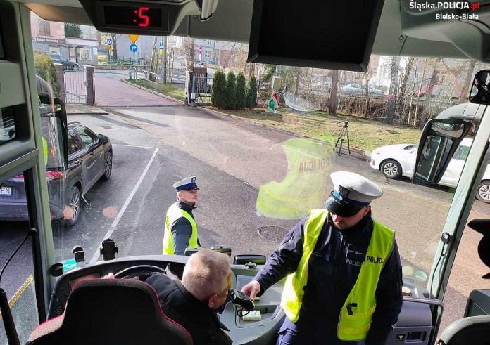 Na ferie autobusem? Tylko bezpiecznym!