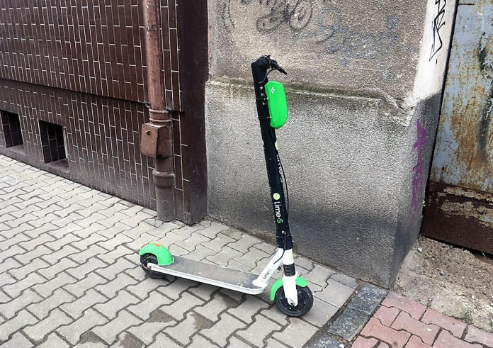 Porzucane hulajnogi to rosnący kłopot