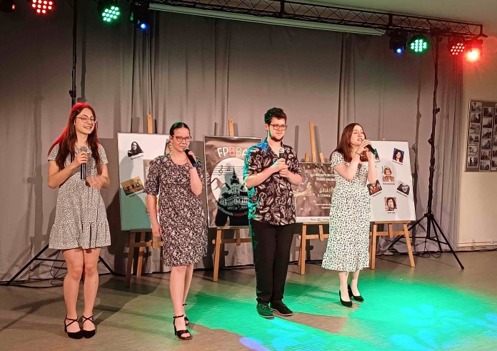 Ponad 100 osób śpiewało piosenki bielsko-bialskich artystów