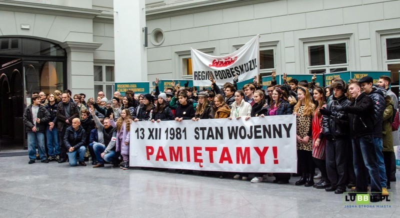 Młodzi poszli Tropami  Solidarności [film]