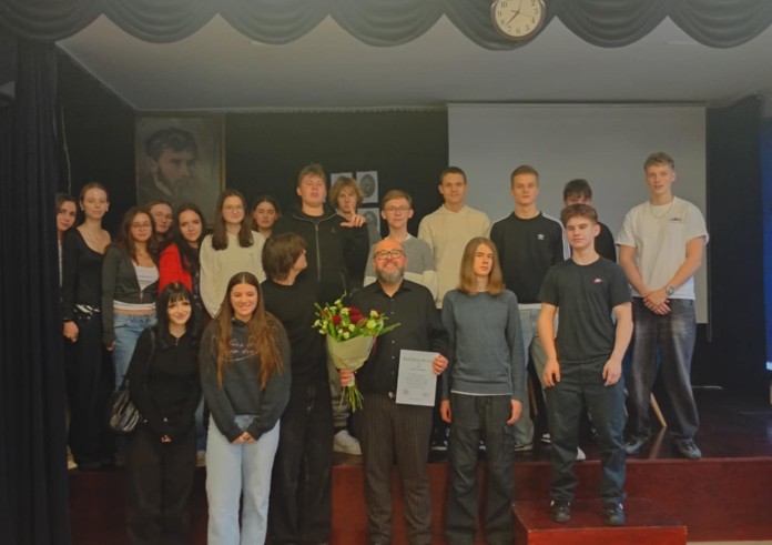 Uczniowie Asnyka pytają (zdjęcia)