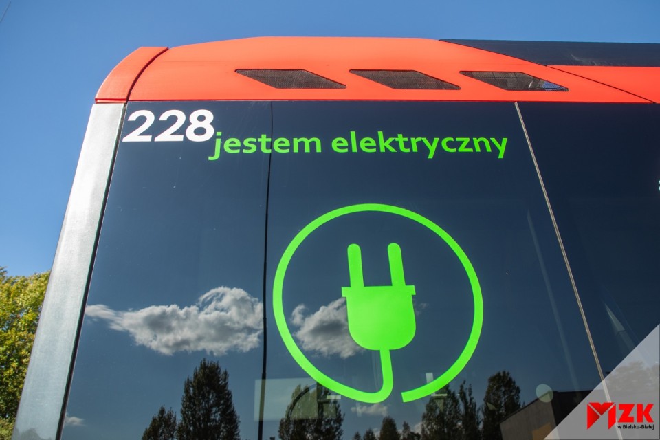 Nowe autobusy: powiat z lekkim opóźnieniem,  miasto ogłasza przetarg