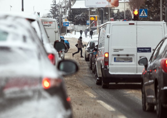 Warunki na jezdniach w Bielsku-Białej i prognoza dla kierowców