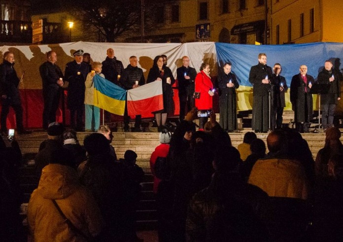 O pokój w Ukrainie. Uczcili rocznicę wybuchu wojny  [zdjęcia]