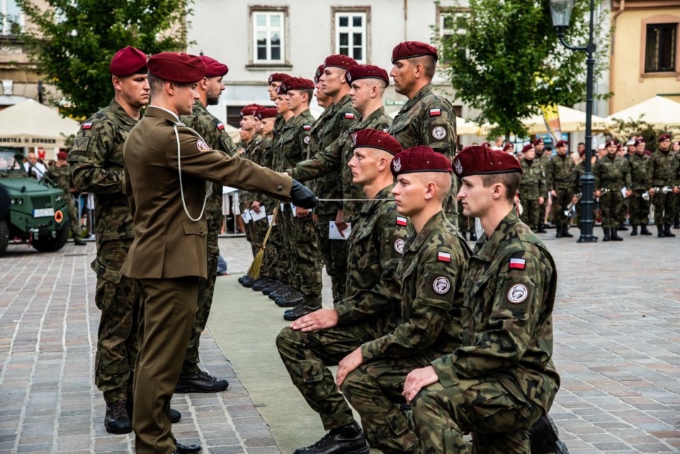 Apel i grochówka. Żołnierze i mieszkańcy wspólnie uczcili święto Wojska Polskiego [zdjęcia]