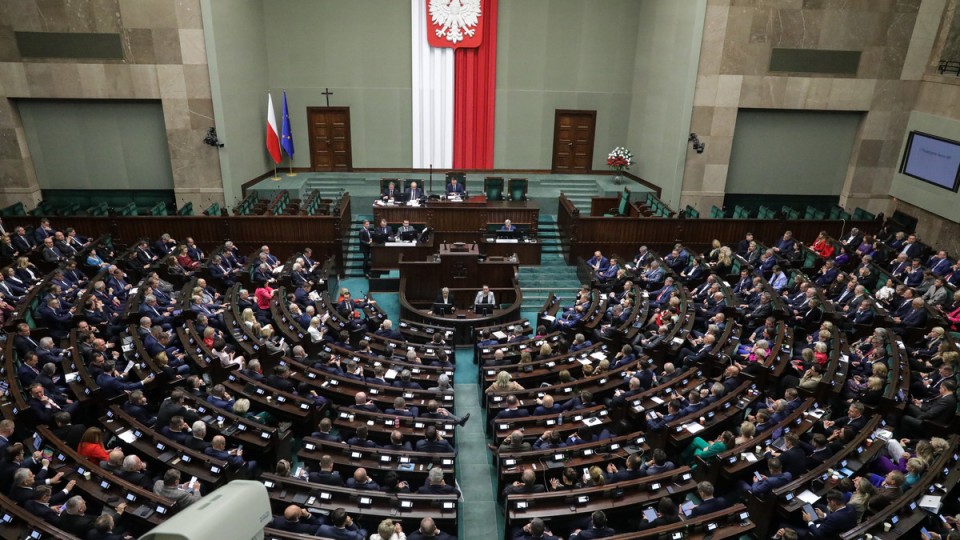 Poseł pyta, rząd się troszczy a w Bielsku-Białej zwalniają