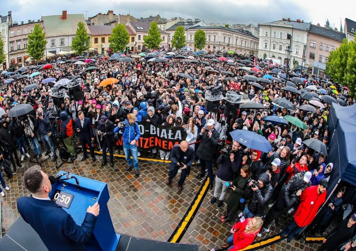 Deszczowy meeting Sławomira Mentzena