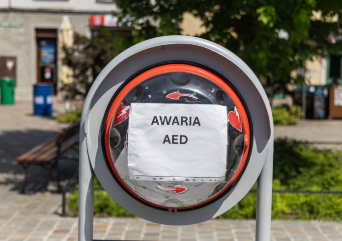 Defibrylator to nie zabawka, może uratować życie