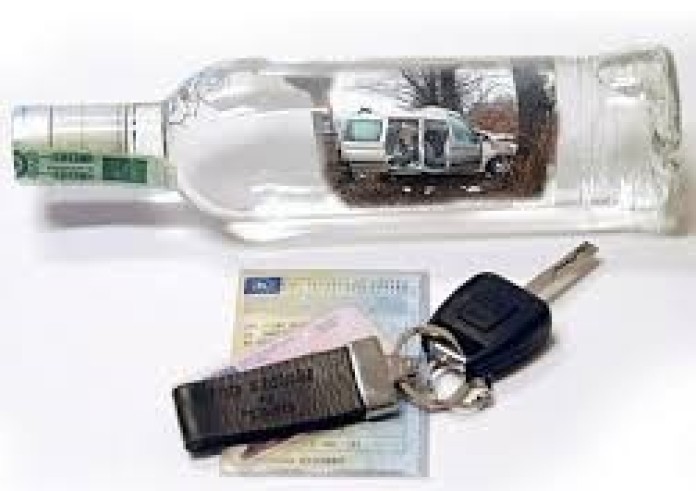 Nietrzeźwa 72-latka prowadziła samochód, spowodowała wypadek