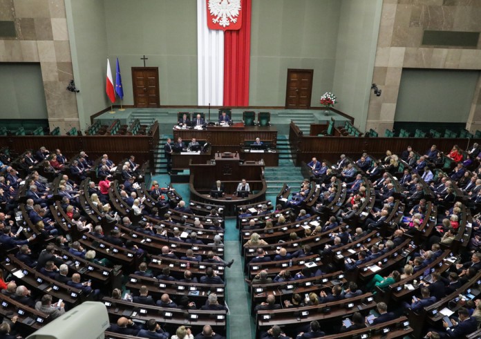 Poseł pyta, rząd się troszczy a w Bielsku-Białej zwalniają