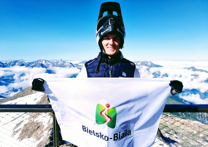 Z bielskiego osiedla na alpejskie trasy (zdjęcia)